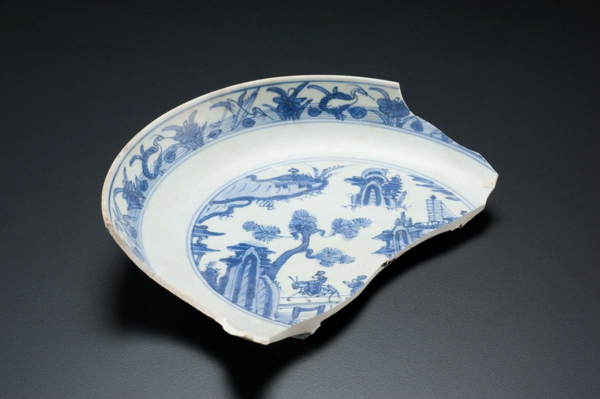 Fragment of a dish with a cavetto wall