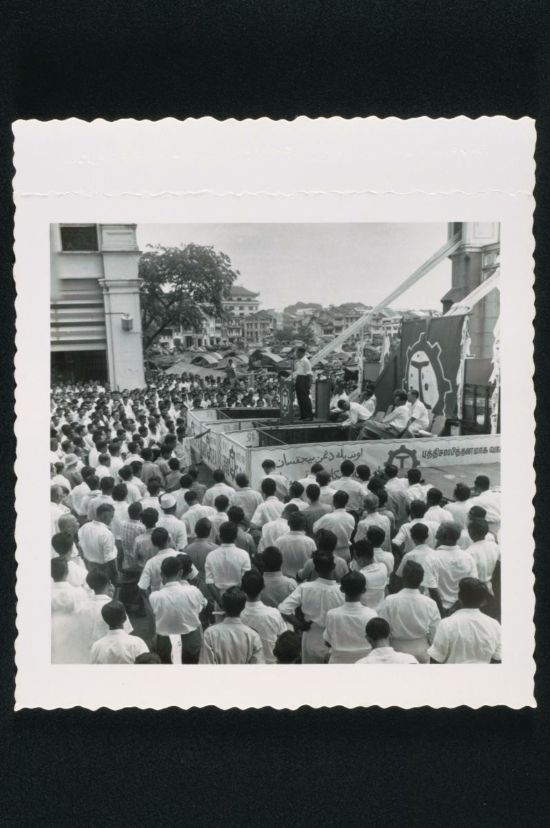 A crowd at a Singapore People’s Alliance rally at Cavenagh Bridge