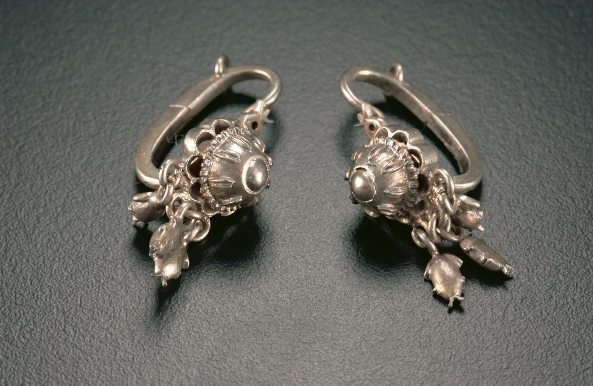 A pair of earrings