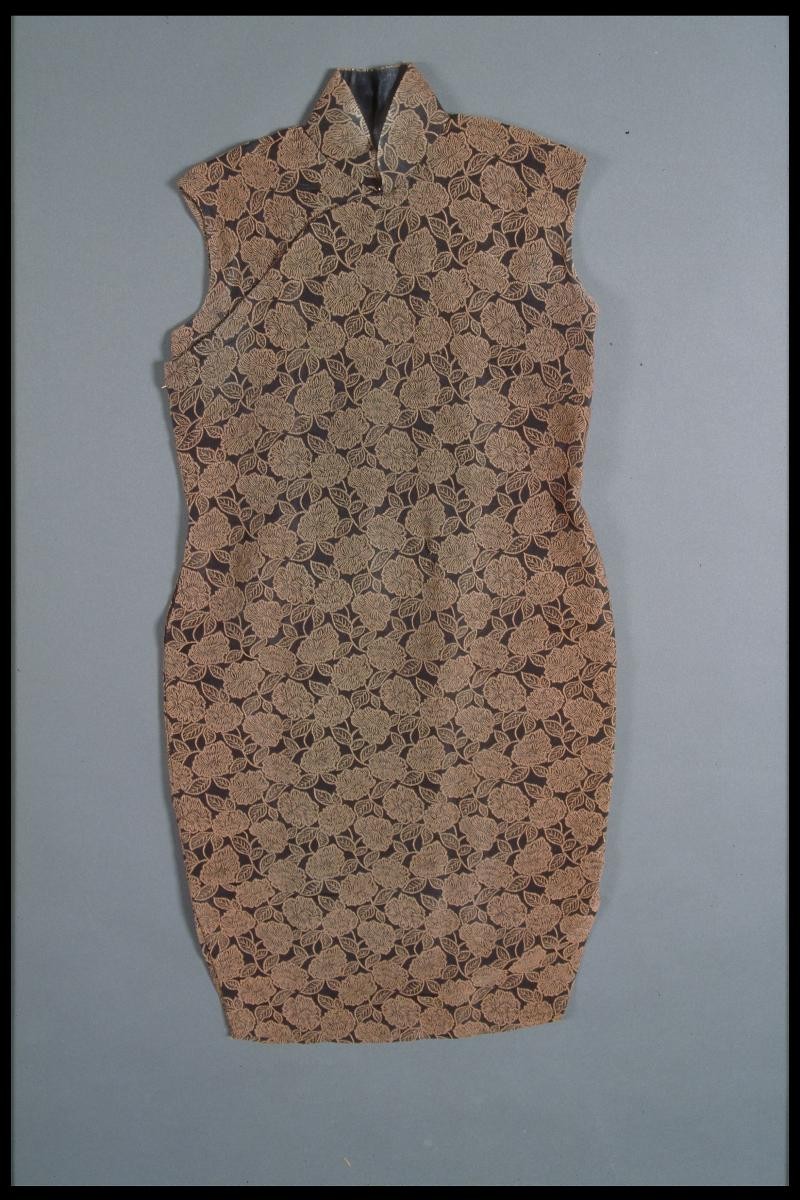 Dark brown sleeveless cheongsam with floral motif