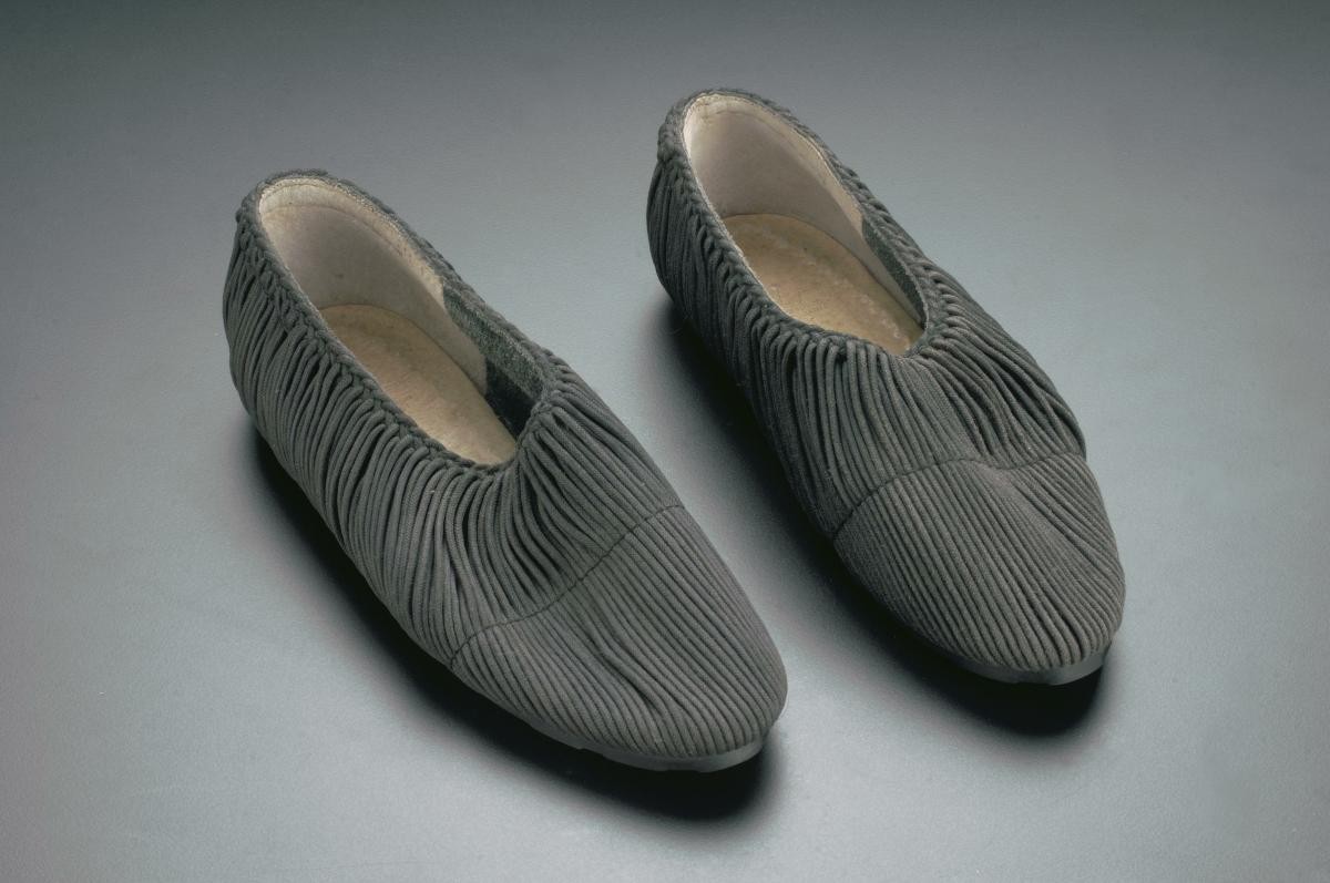 Yohji Yamamoto black pumps