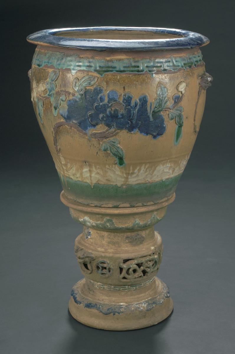 Flower pot with stand