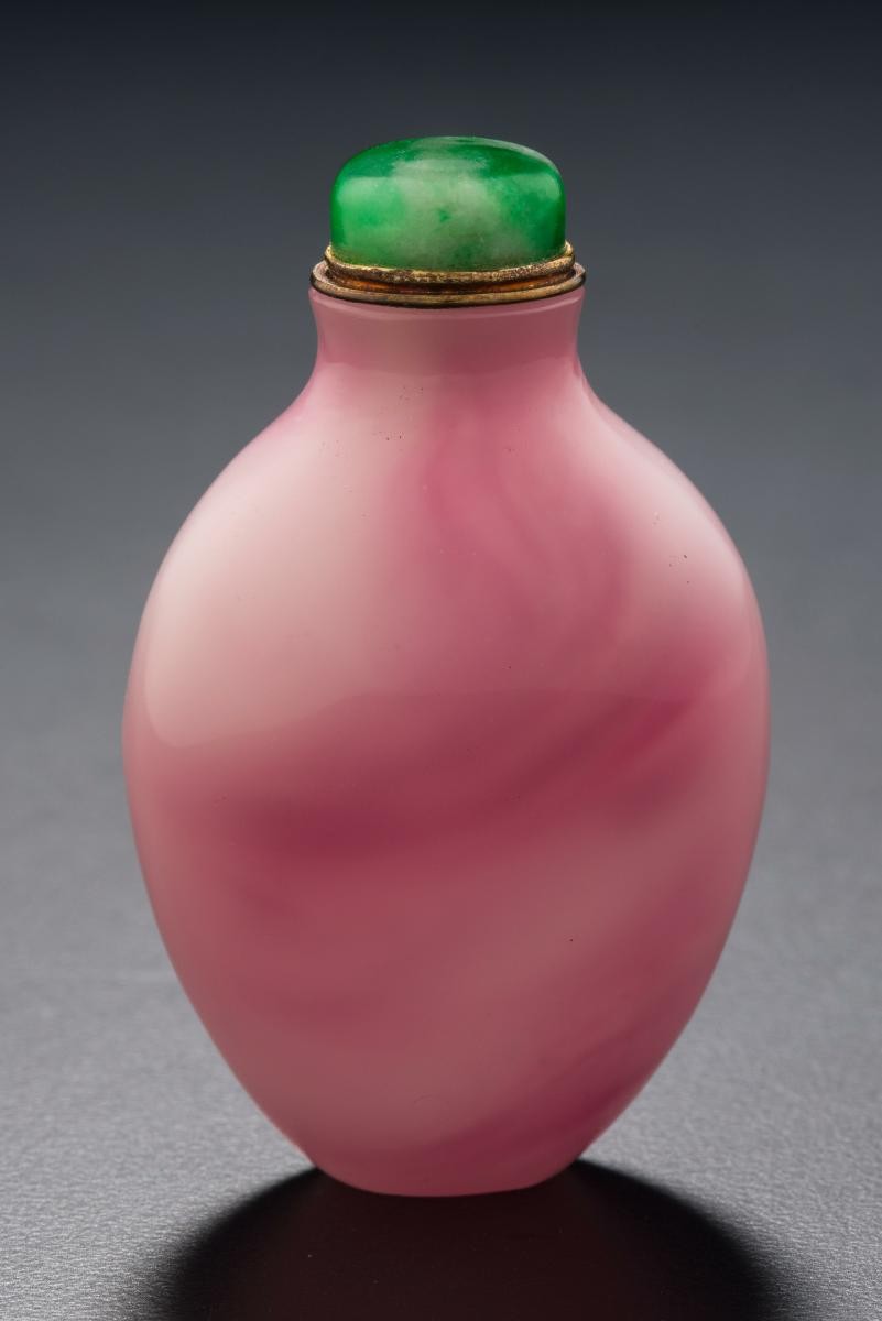 Pink snuff bottle
