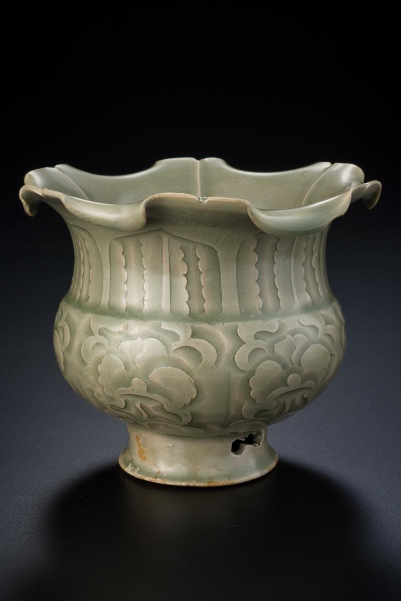 Yaozhou flower-shaped vessel