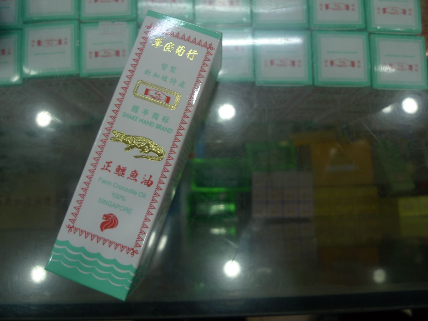 Chop Wah Oh’s crocodile oil was developed by its second-generation owner. The oil helps to stop bleeding and improve skin conditions.