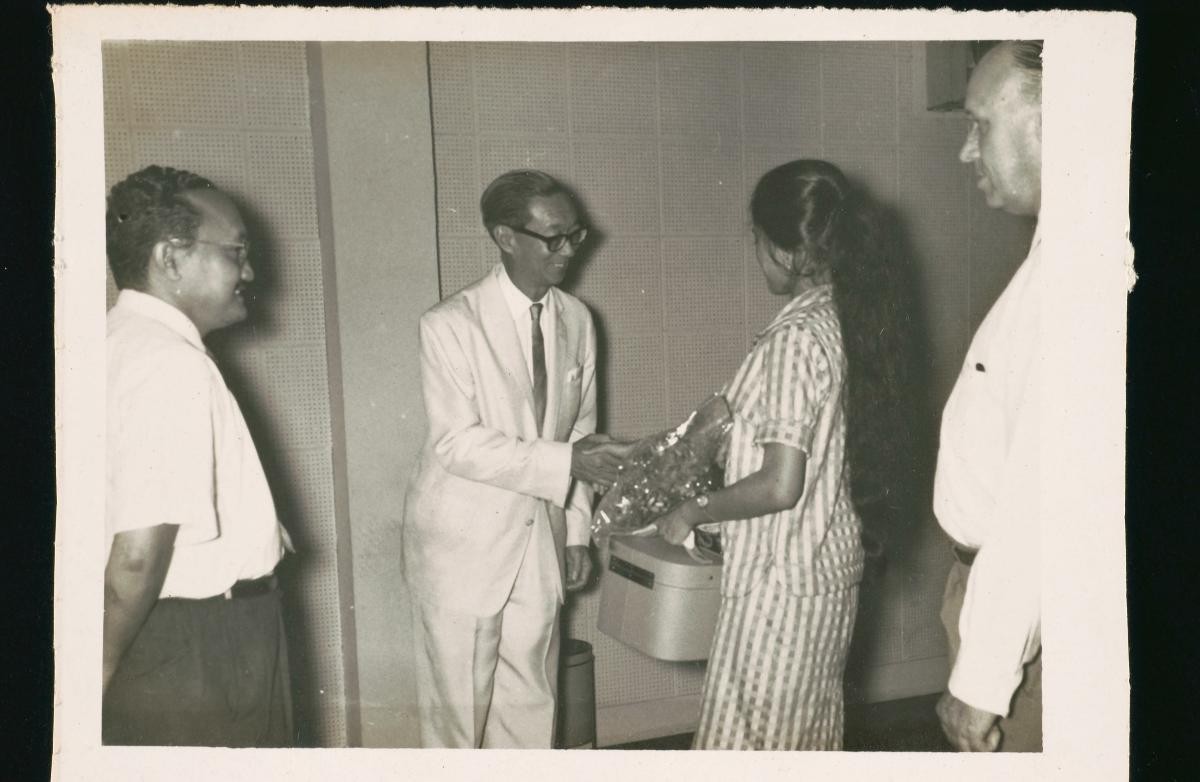 Loke Wan Tho at a prize giving ceremony
