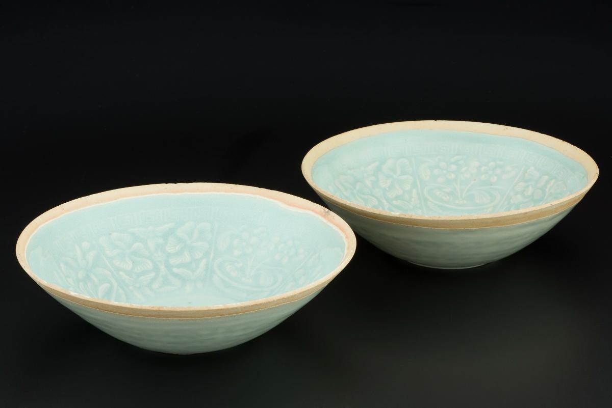 A pair of qingbai bowls
