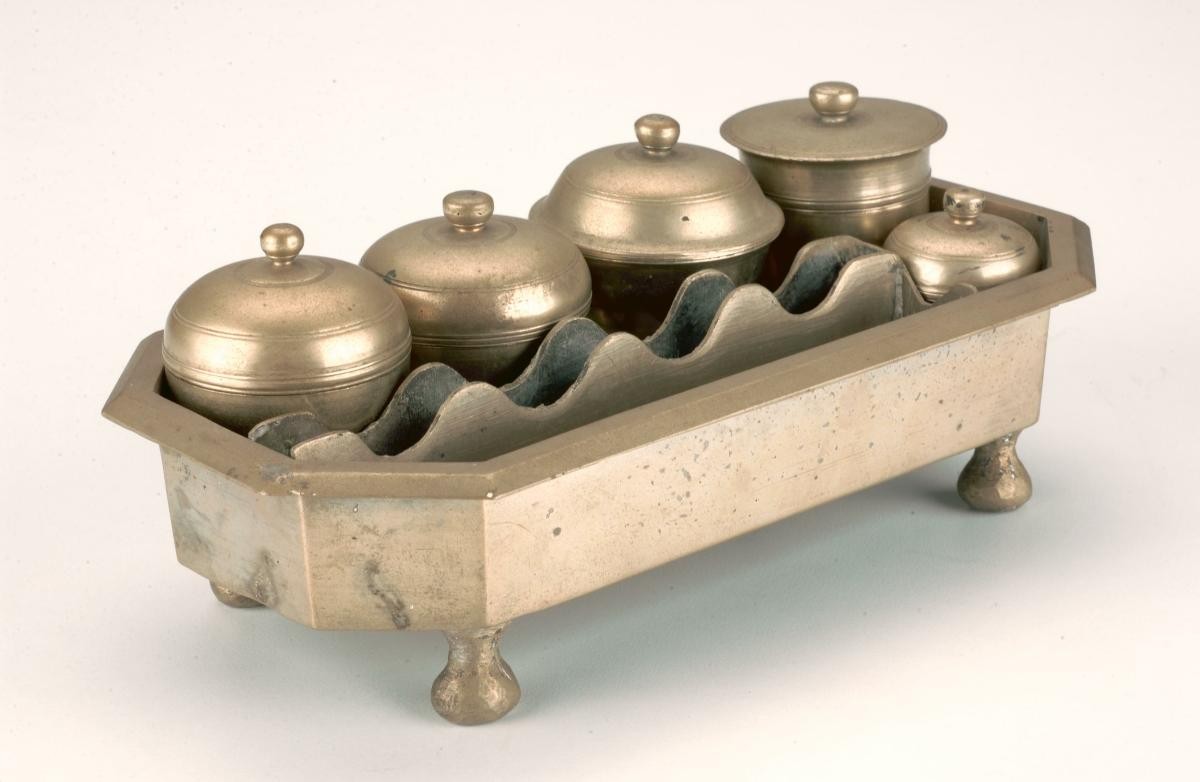 A set of sireh items