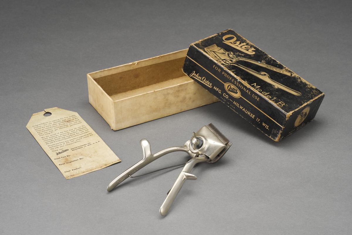 Oster ‘Model B’ manual hair clipper with box