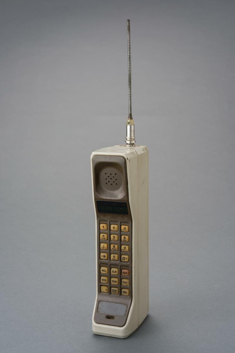 Motorola DynaTac 8000M brick cellular phone