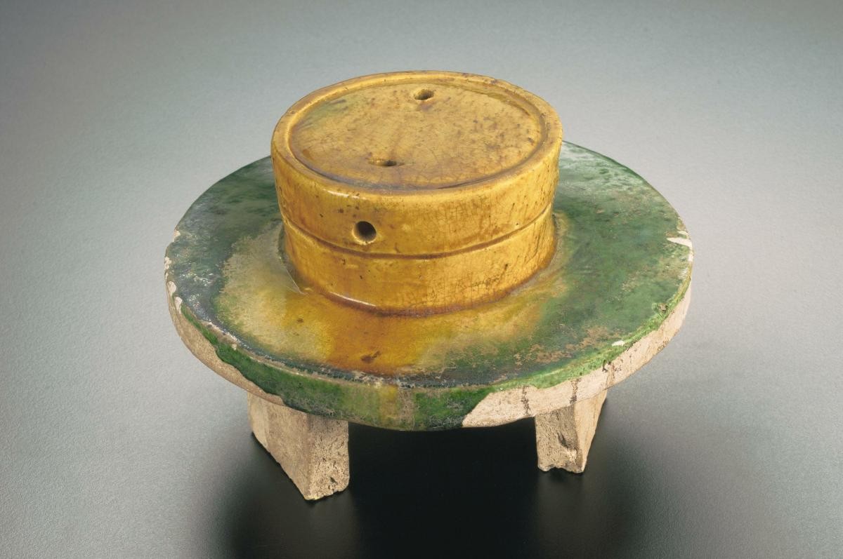 Model of mortar and pestle for crushing grain