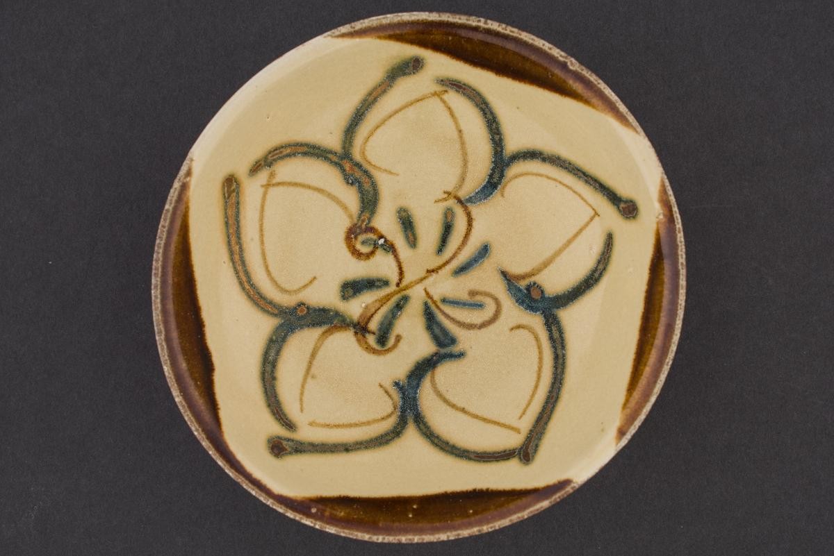 Bowl with five-petal flower