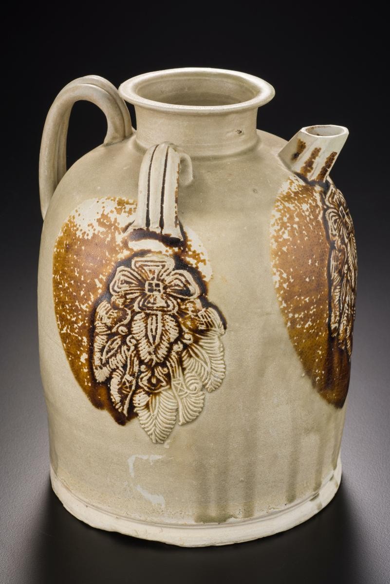 Ewer with palmettes and a soldier
