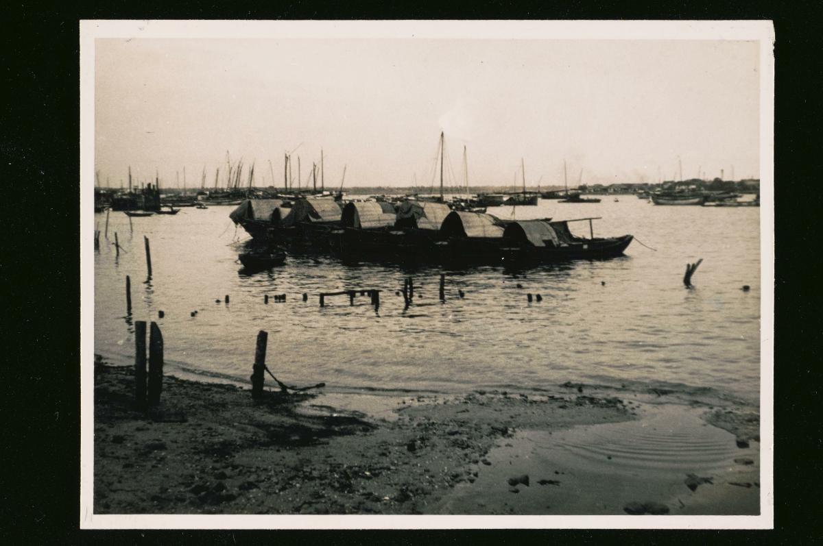 ‘Twakow’ lighter vessels moored along the shoreline