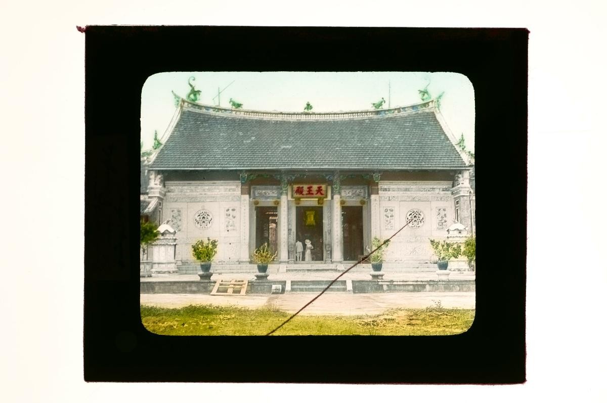 A glass lantern slide depicting a view of the Siong Lim Temple