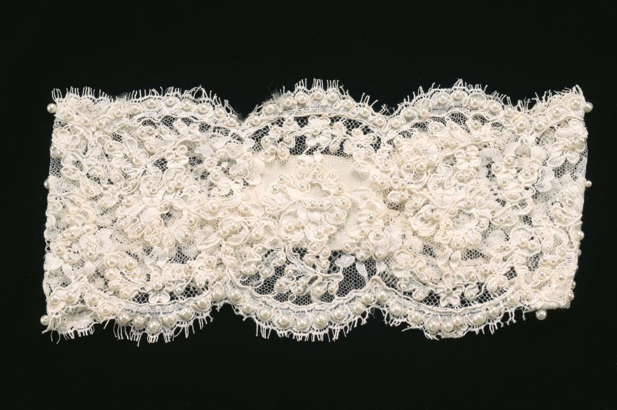 Headband of wedding dress designed by Goh Lai Chan for "The Dress Shop"