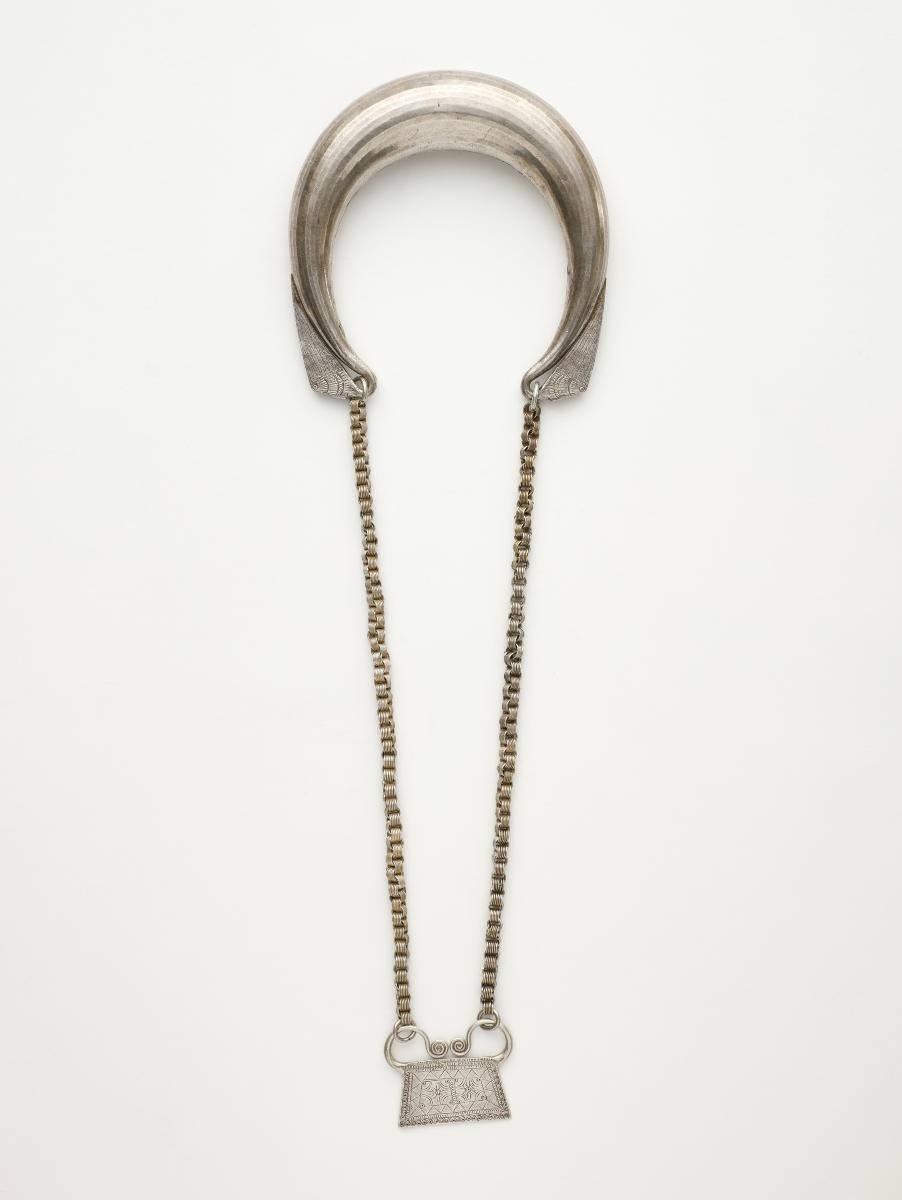 Neck ring, chain and soul lock
