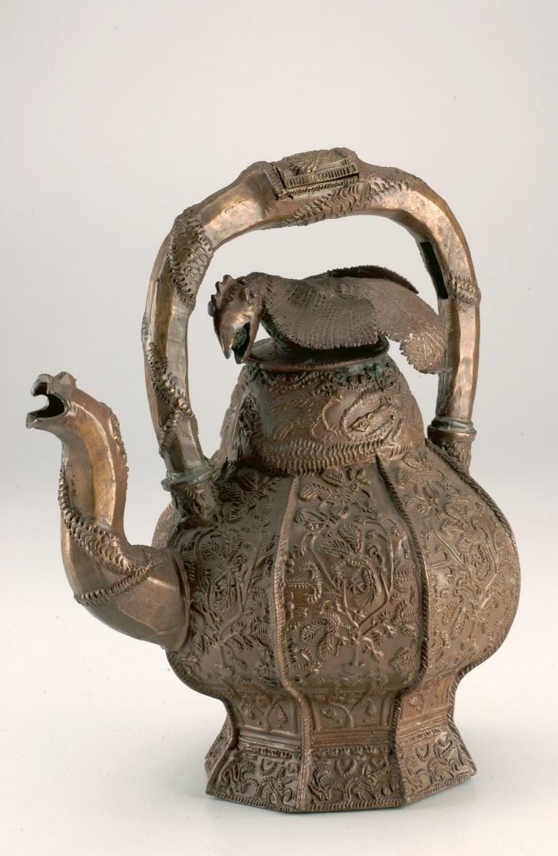 Kettle with lid