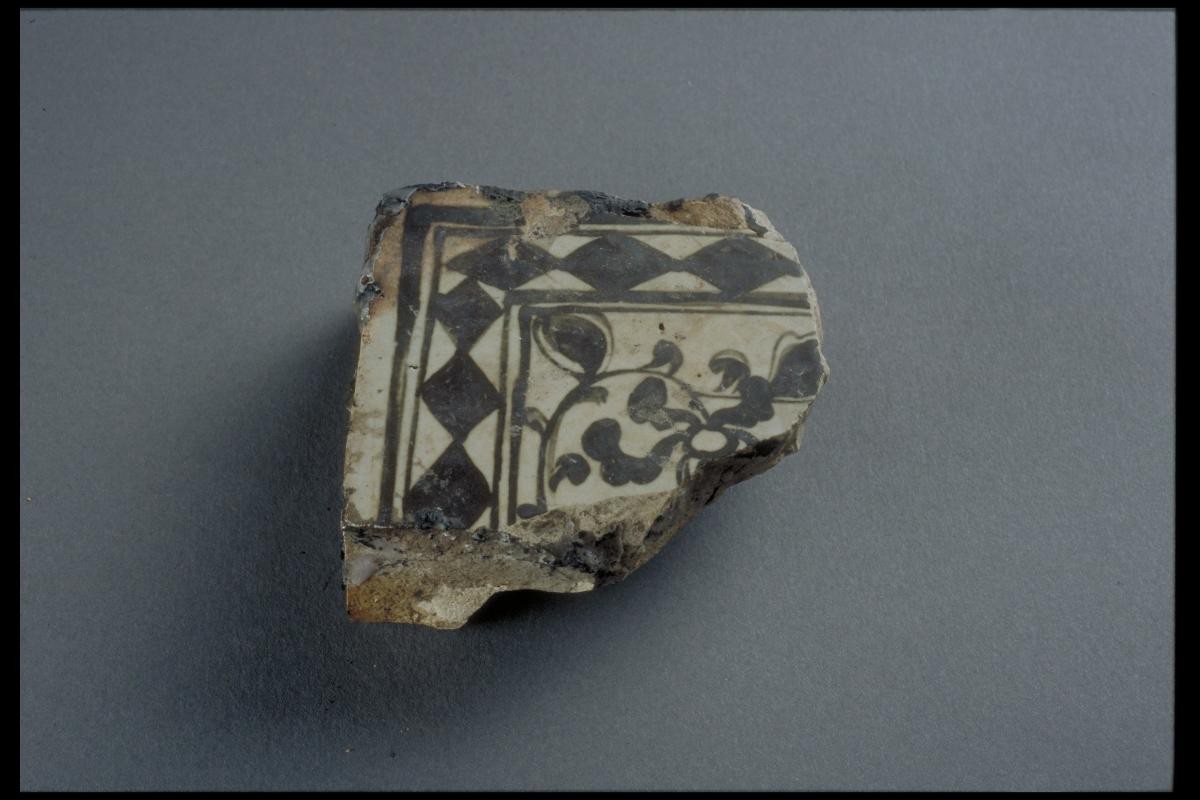 Tile fragment