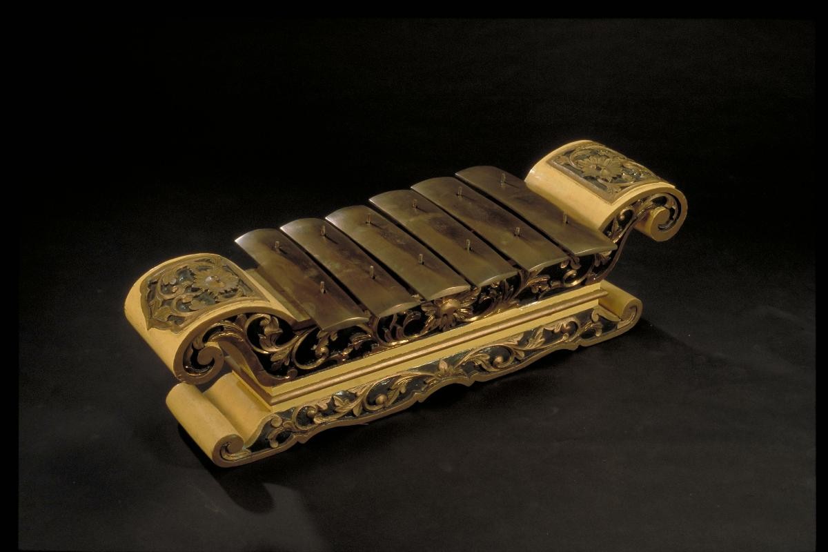 Gamelan with flat keys