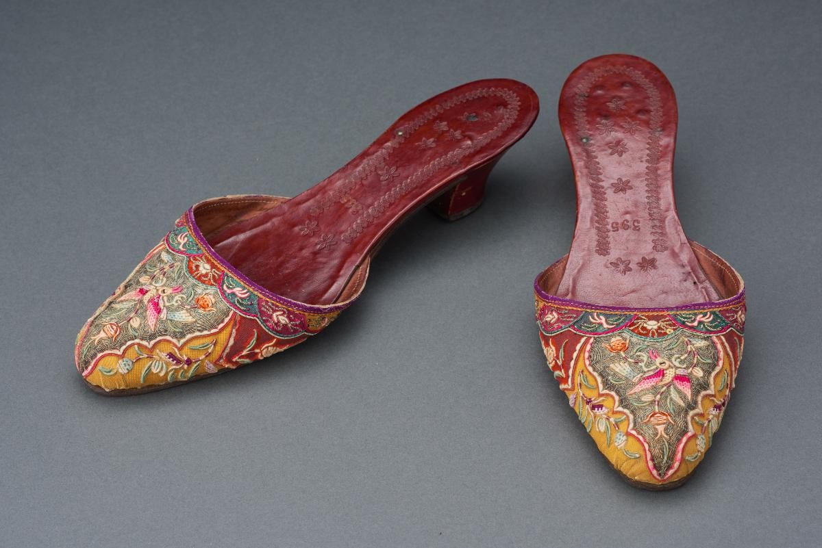 Slippers and shoe cushions
