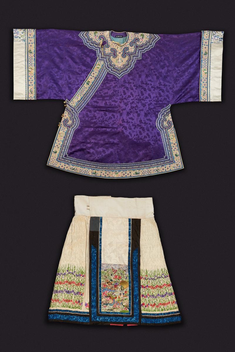 Informal robe and skirt in kesi fabric