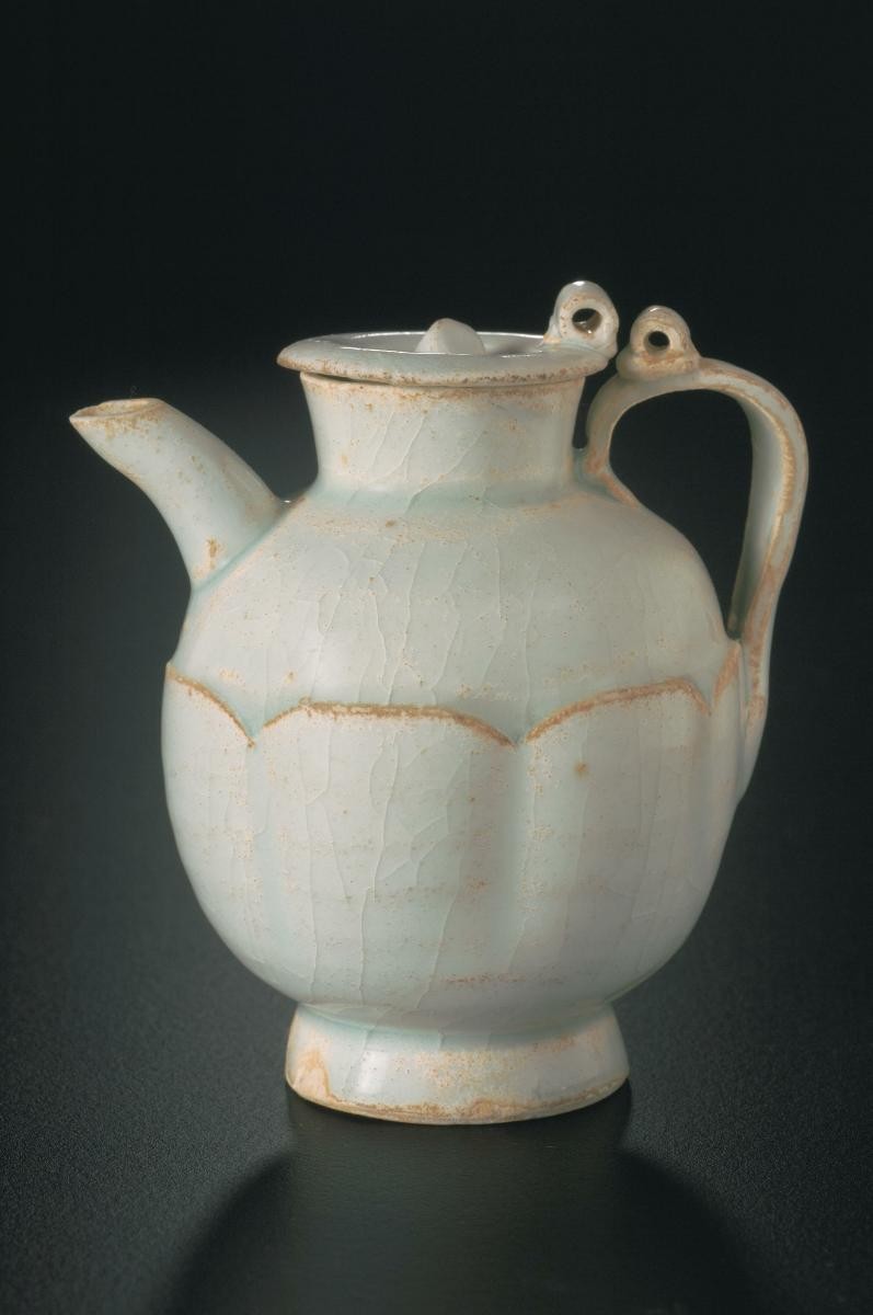 Model of wine ewer in a warming vessel