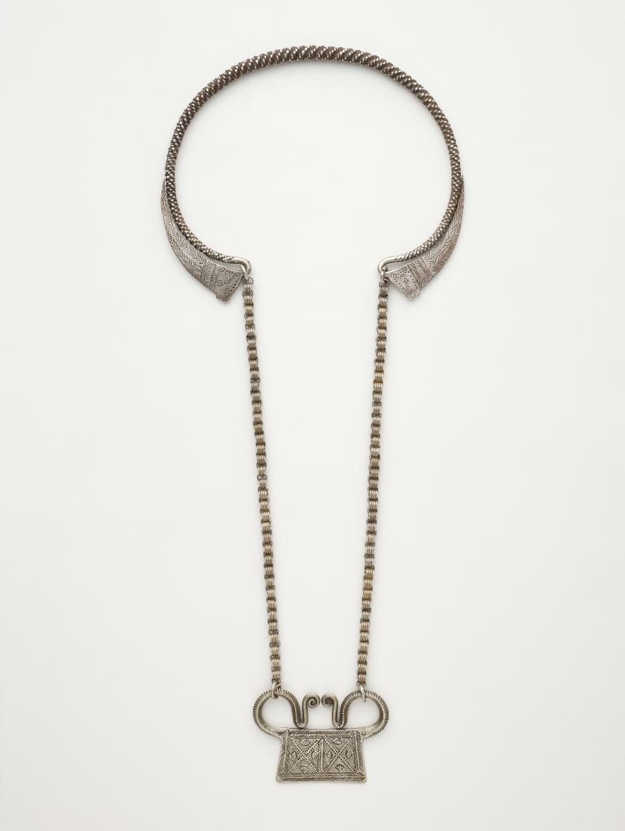 Neck ring, chain and soul lock