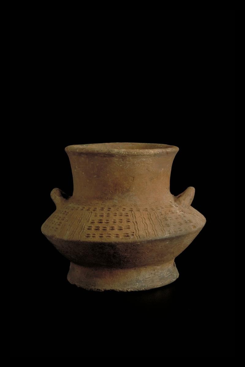 Earthenware pot