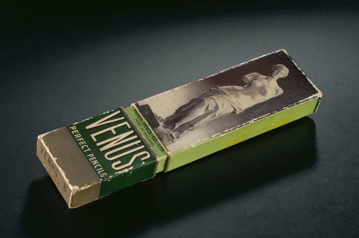 Box packaging for Venus pencil and sandpaper