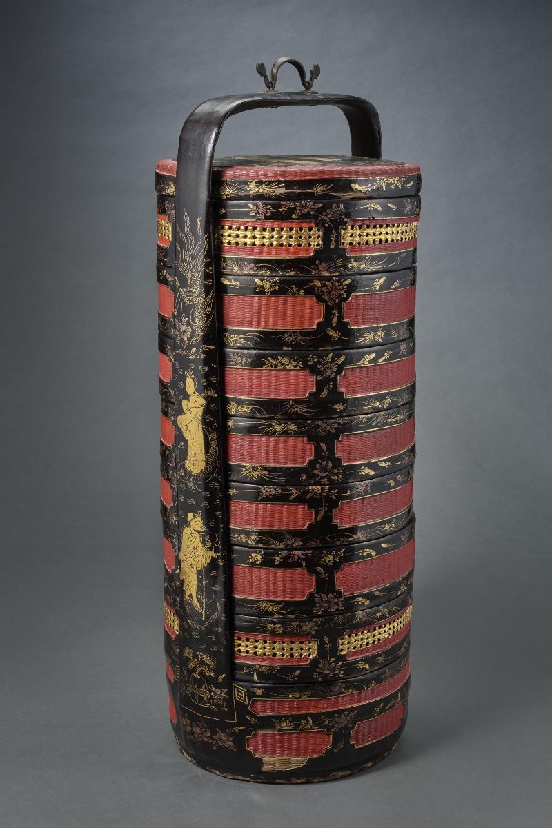 Dowry tingkat (tiered basket)