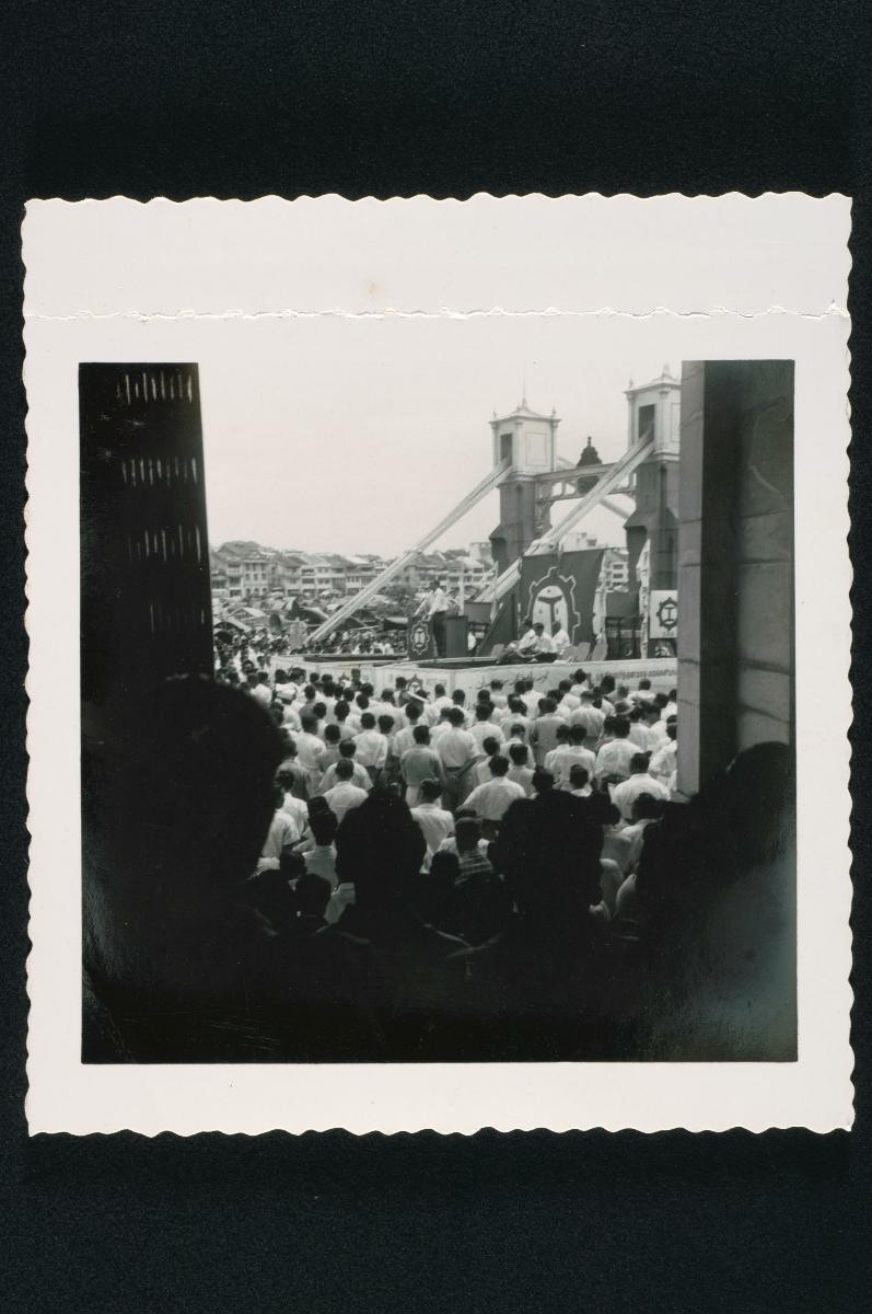 A crowd at a Singapore People’s Alliance rally at Cavenagh Bridge