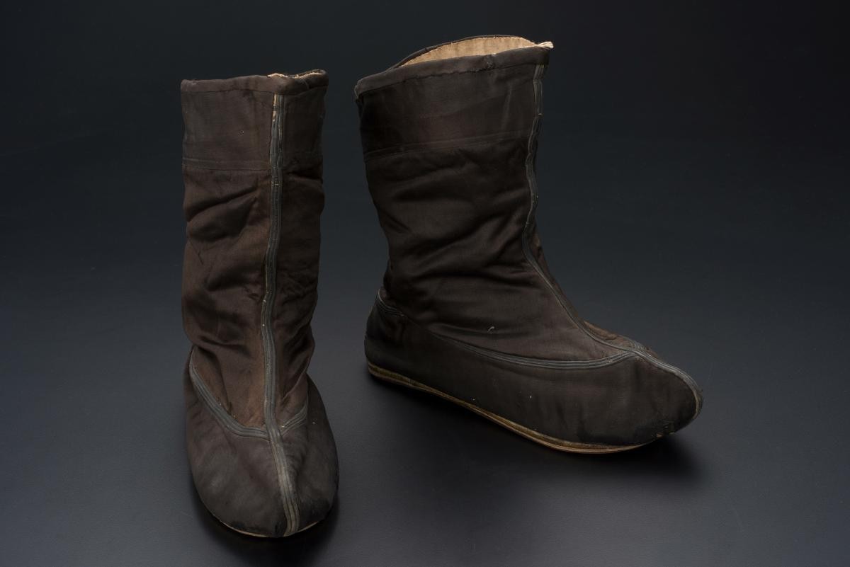A pair of shoes