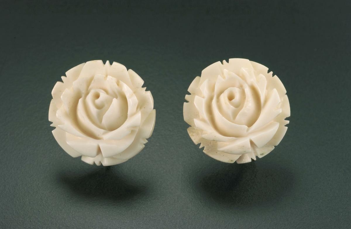Set of rose earrings with matching necklace
