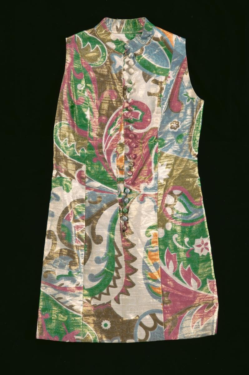 A printed dress with a mandarin collar
