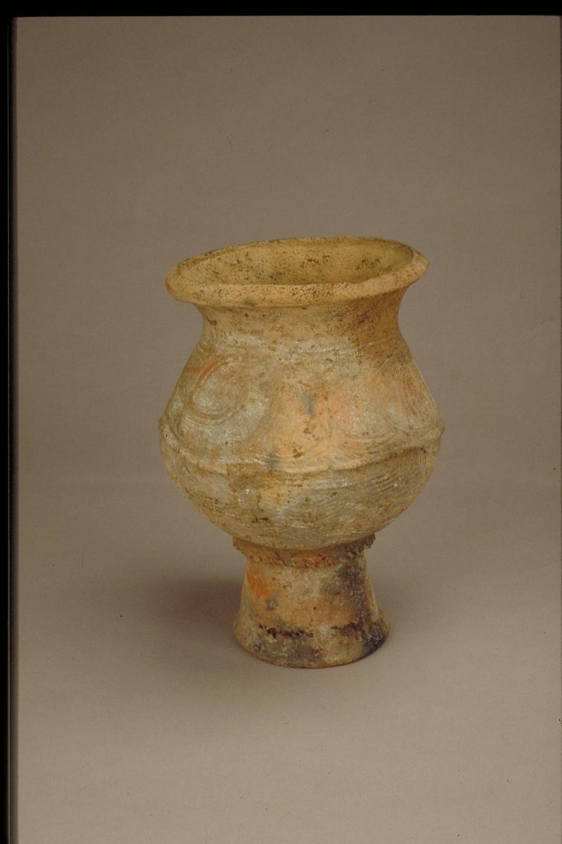 Pedestalled vessel