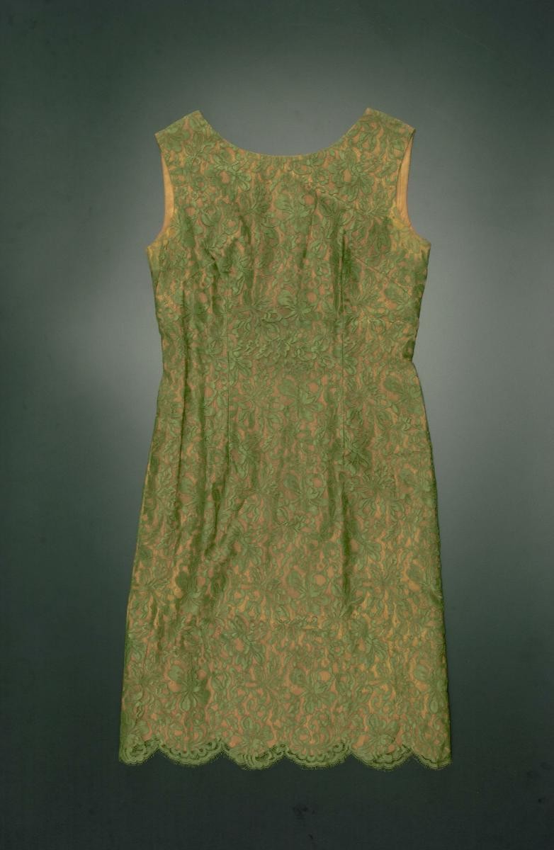 A green lace dress