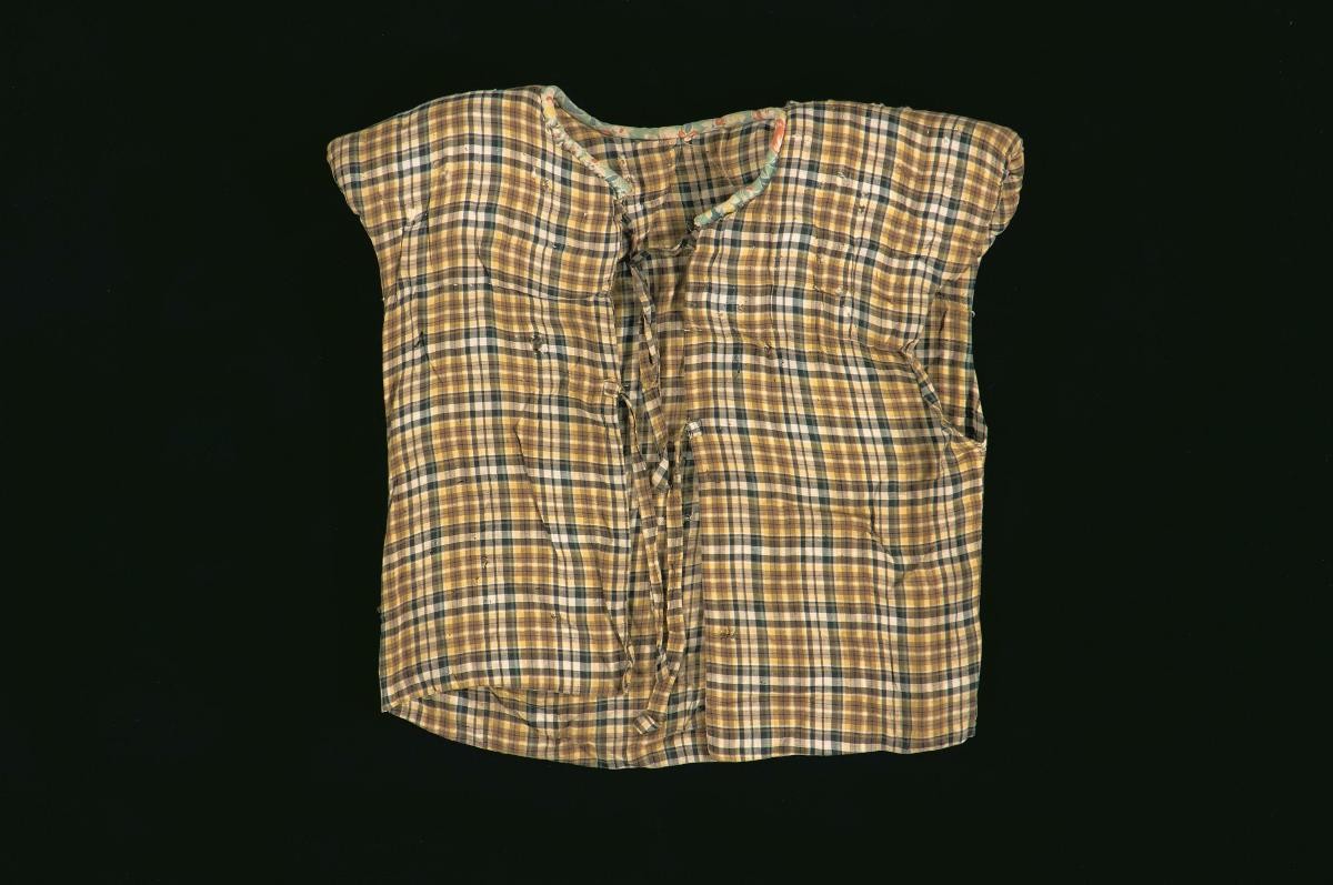 A sleeveless top worn in a Chinese opera performance