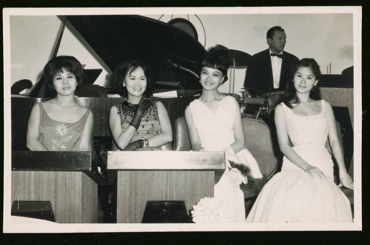 Cabaret girls