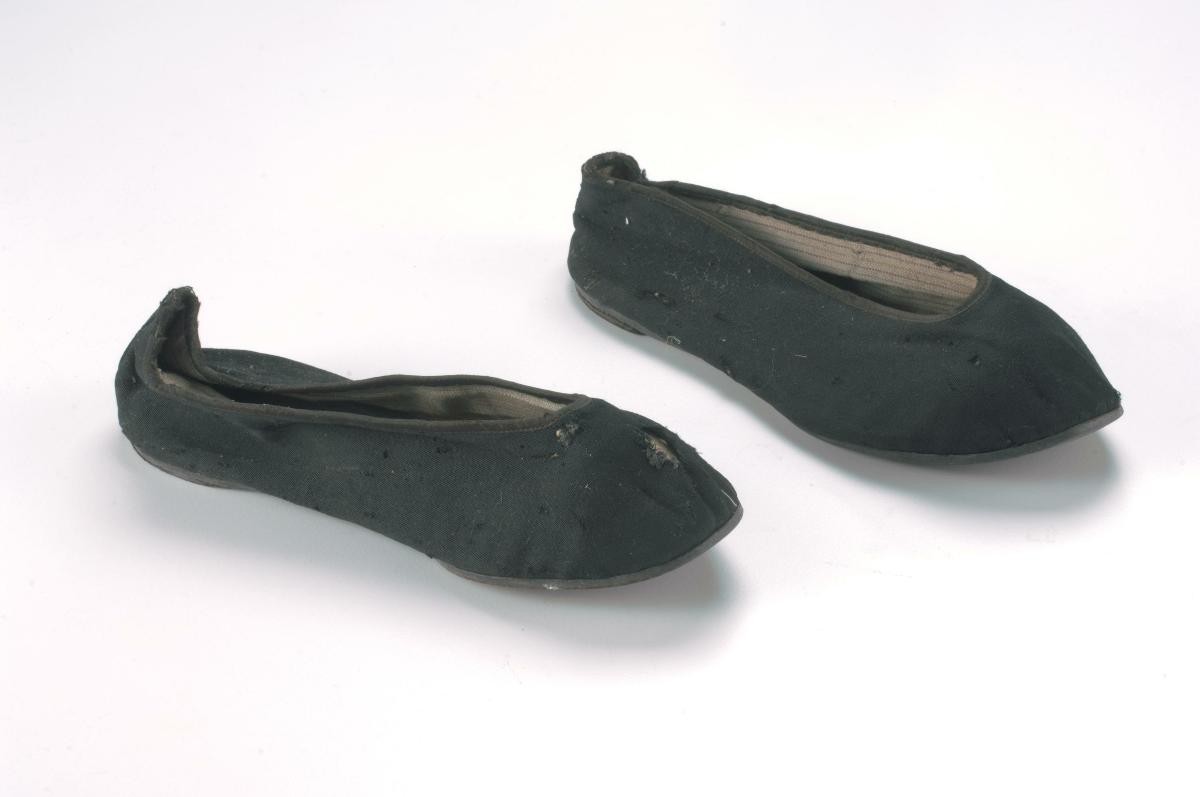 A pair of shoes