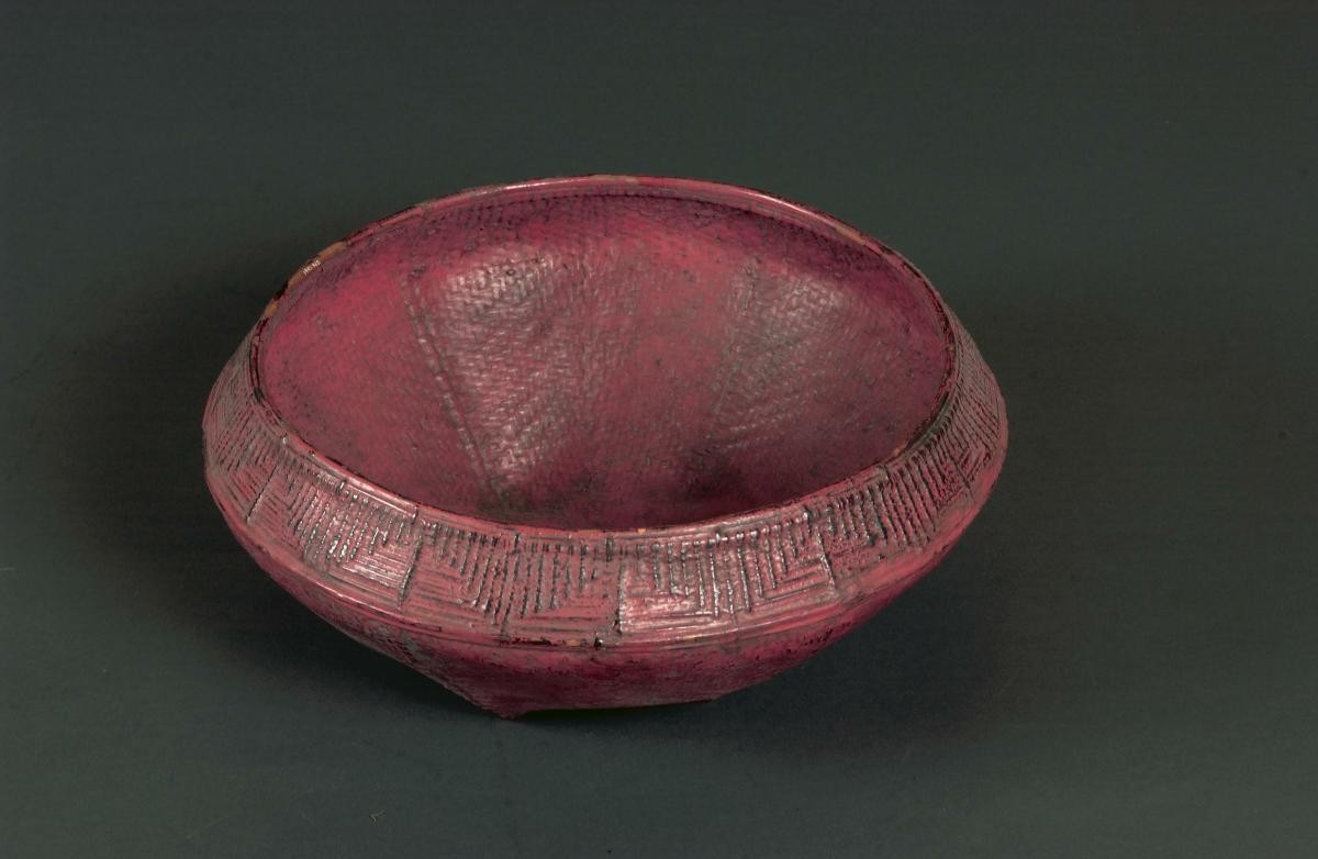 Footed bowl