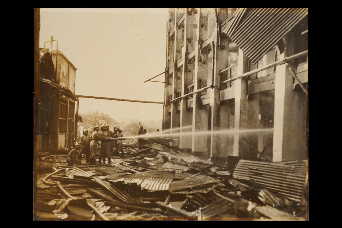 Part of a montage of six photographs titled ‘Tan Kah Kee Lorong 3 Geylang October 25th 1933’, featuring a major fire outbreak and the rescue work