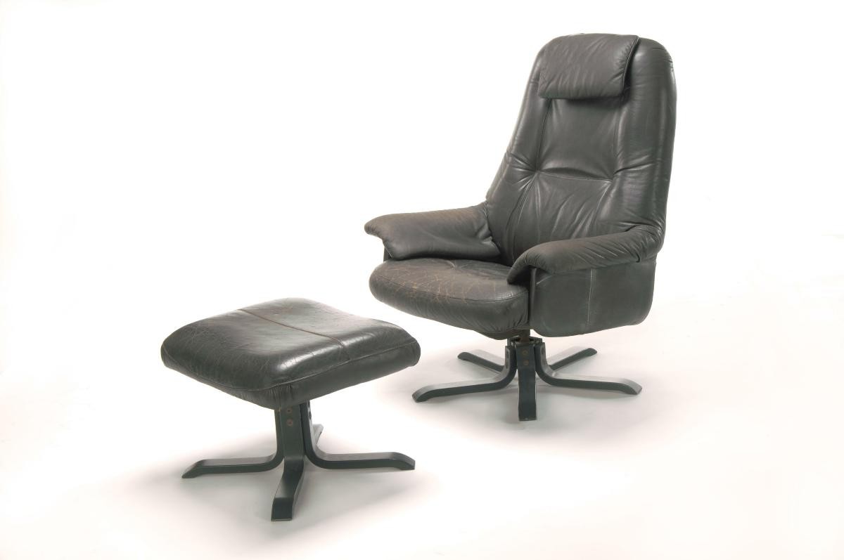 Dr Toh Chin Chye's armchair and footstool