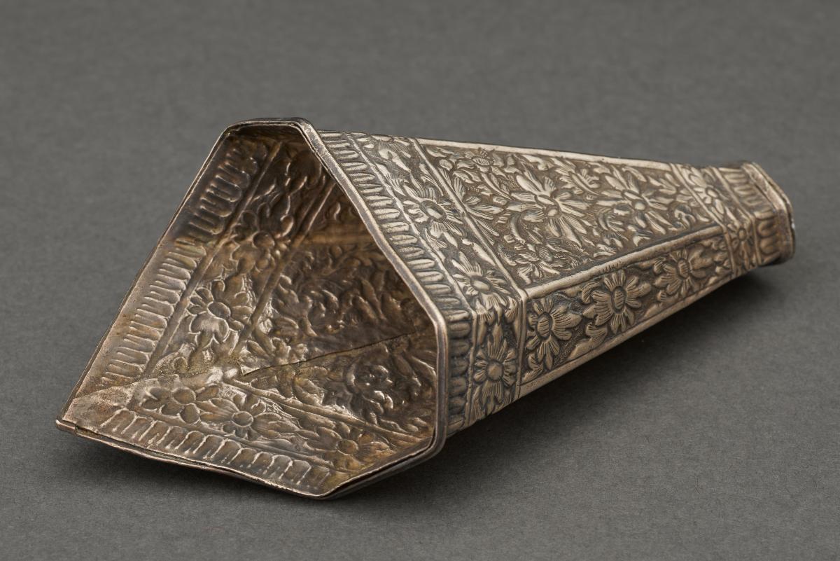 Betel leaf holder