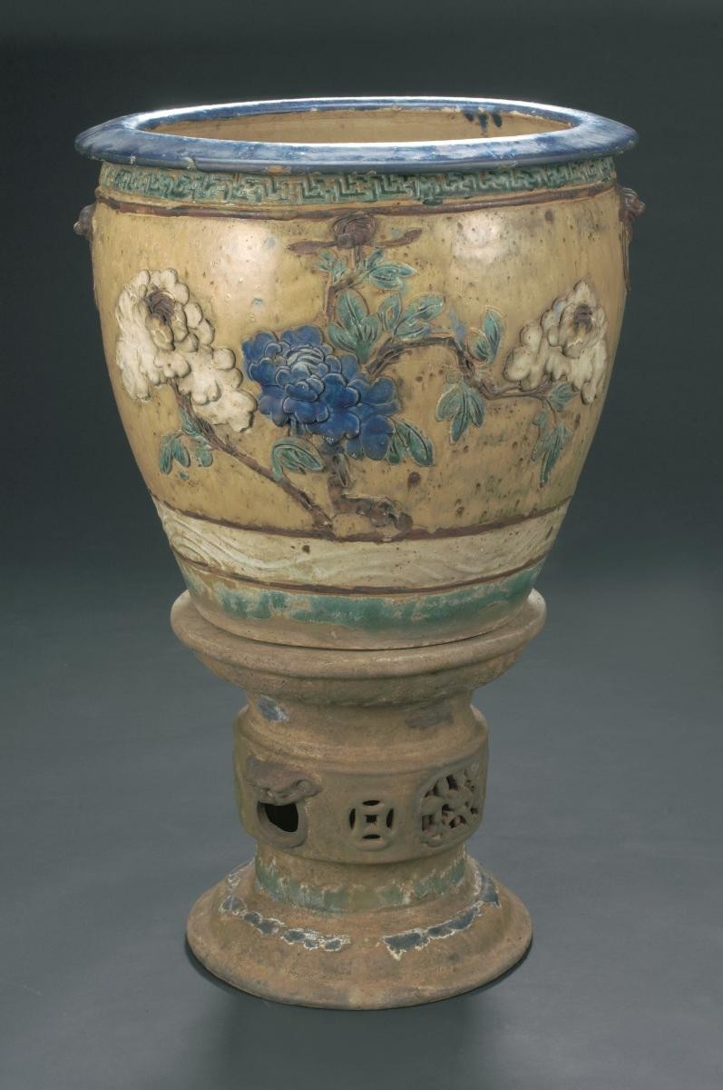Flower pot with stand