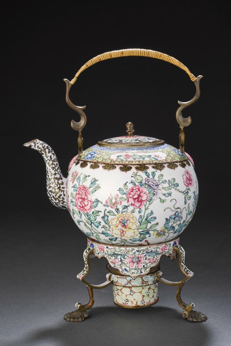 Tea kettle and stand