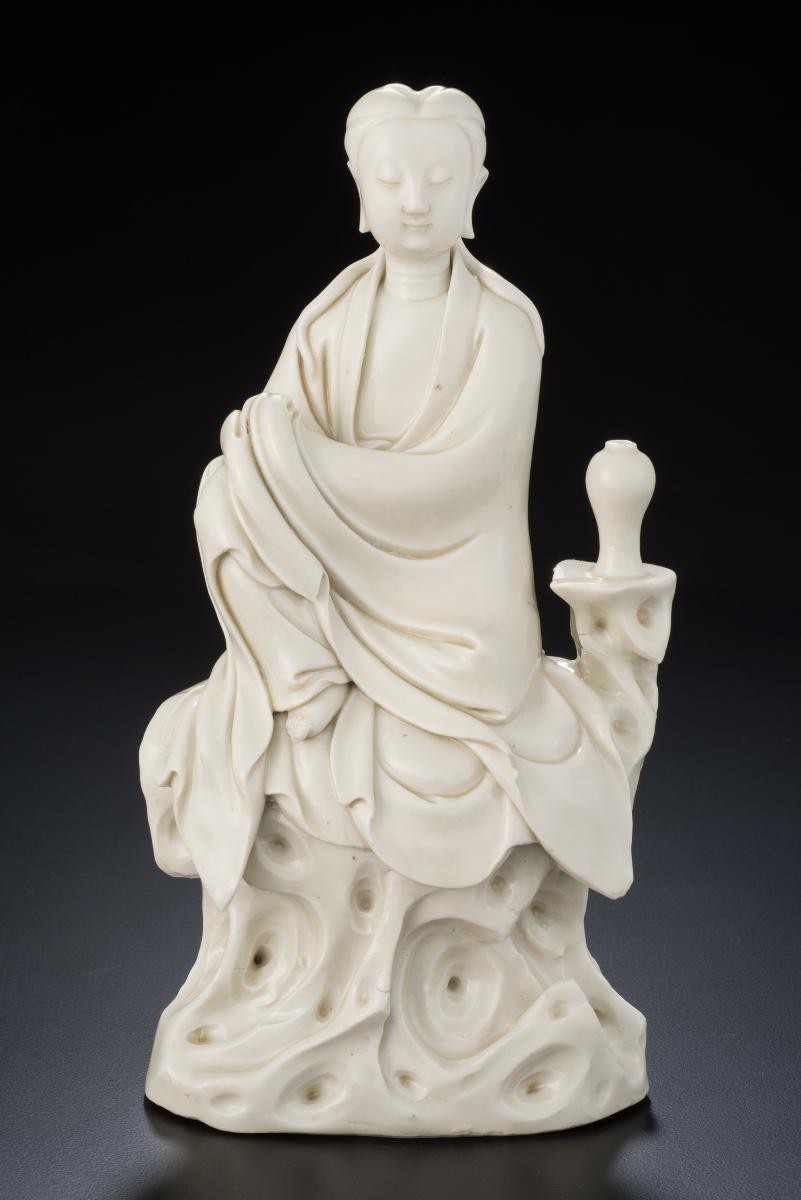 Seated Guanyin with meiping
