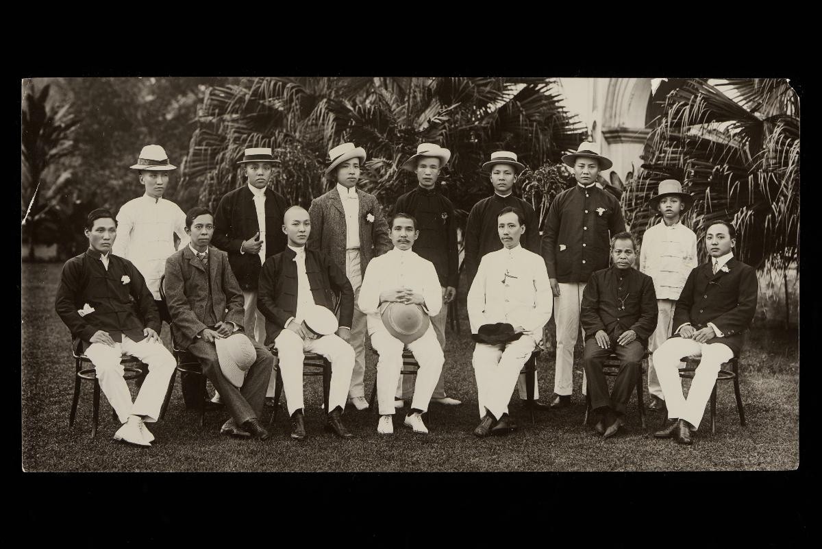 Photo of Sun Yat Sen and members of the Singapore chapter of the Chinese Revolutionary Alliance (Tong Meng Hui) at Wan Qing Yuan