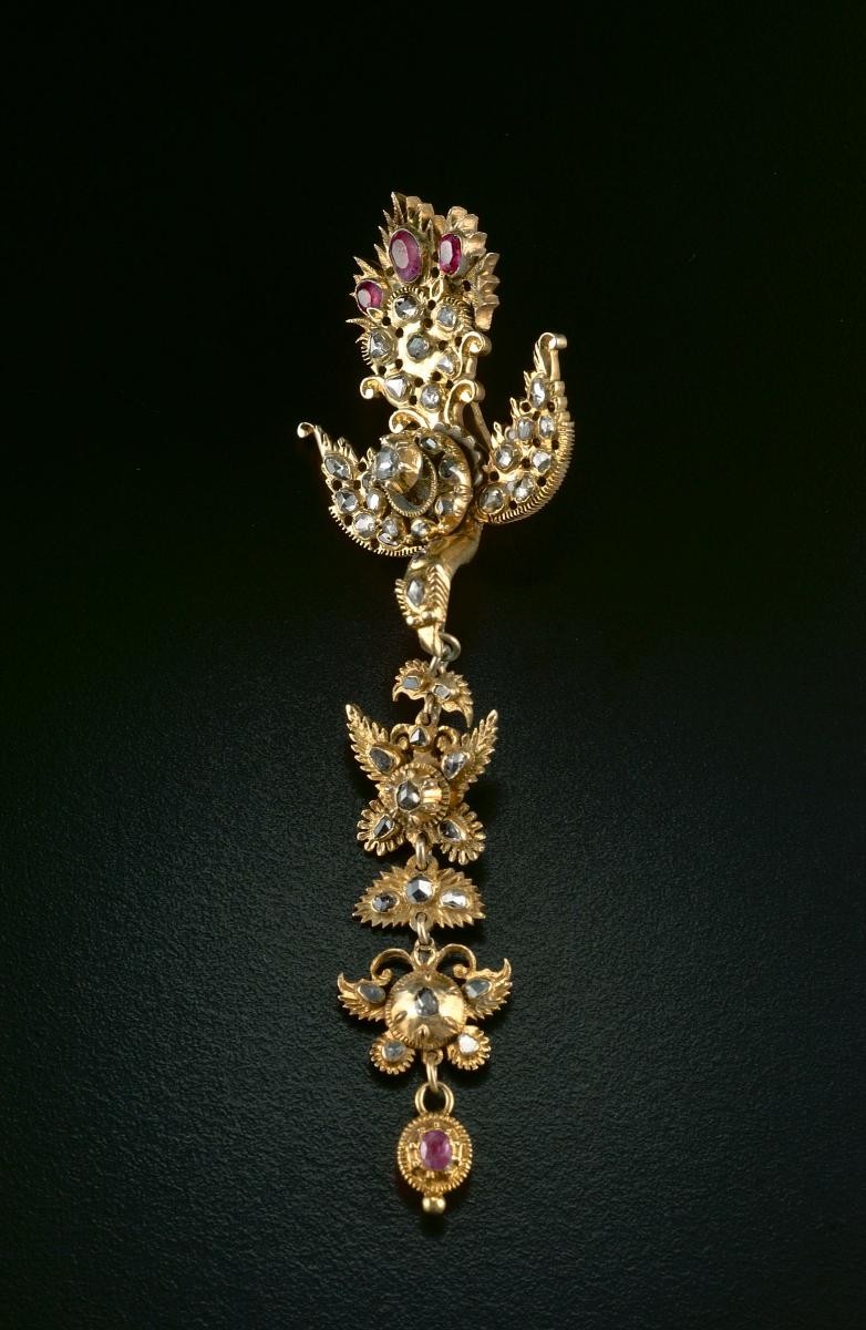 Headdress finial