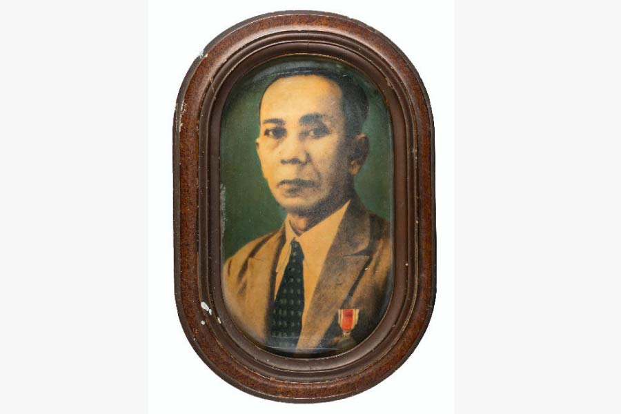 <a class="bold" href="/assets/2e65091e-b77c-4288-a824-c0c29aae29c9/viii-a-portrait-of-kanagasabai-arunaselam-pillay.jpg" target="_blank">
A portrait of Kanagasabai Arunaselam Pillay
</a>